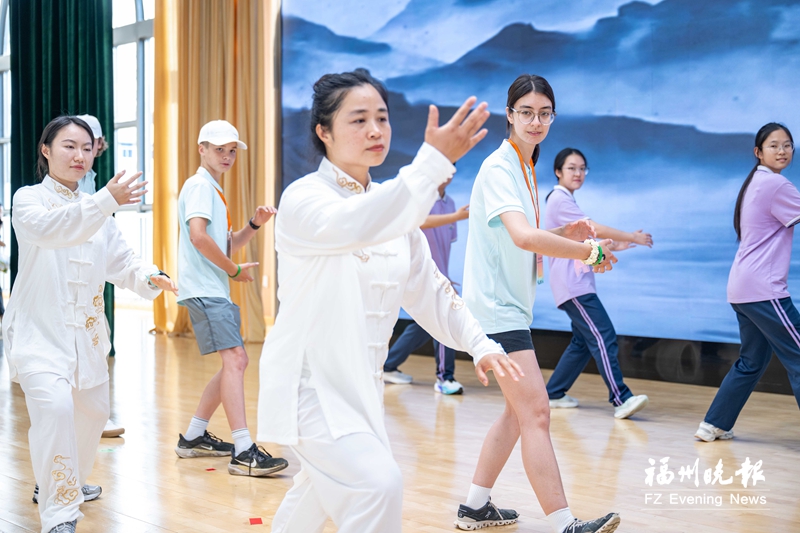 美中航空遗产基金会代表及飞虎队友谊学校师生等走进福州五所学校 美中航空遗产基金会代表及飞虎队友谊学校师生等走进福州五所学校