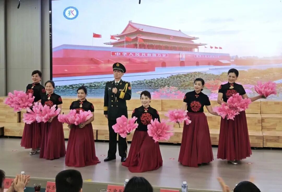 银青共叙家国情！“老少同声颂党恩 携手奋进新征程”关工委走进鼓山新区学校