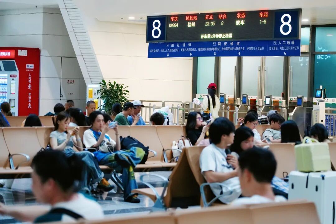 D9884次列车,深夜加开! D9884次列车,深夜加开!
