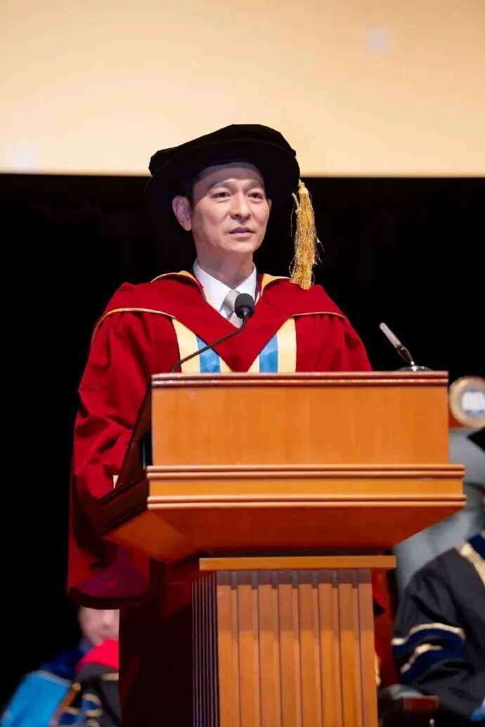 刘德华获颁荣誉文学博士学位