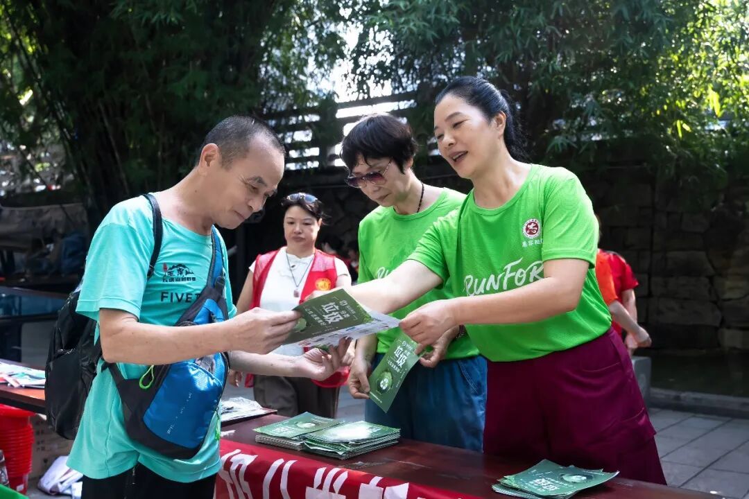 谢惠容:三十年公益坚守,以善举暖八闽 谢惠容:三十年公益坚守,以善举暖八闽