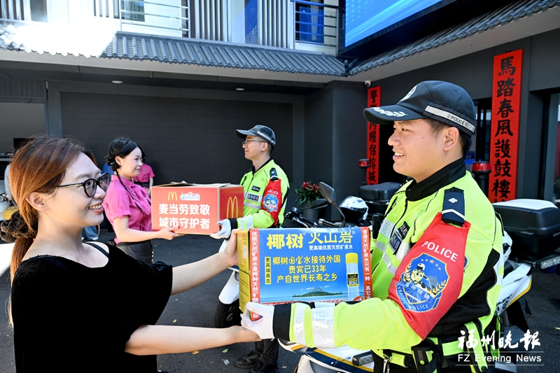 福州:爱心水爱心餐致敬城市“交通卫士” 福州:爱心水爱心餐致敬城市“交通卫士”