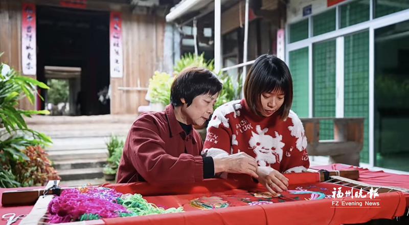 从嫁衣图腾到婚书雅韵 梅花红裙刺绣技艺点亮婚恋新风 从嫁衣图腾到婚书雅韵 梅花红裙刺绣技艺点亮婚恋新风