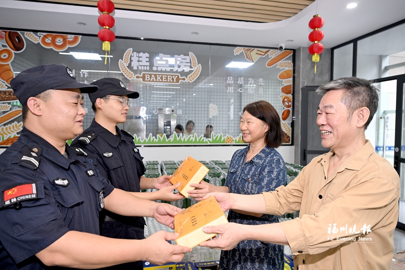 “爱心茶摊”汇聚社会力量情系城市守护者 “爱心茶摊”汇聚社会力量情系城市守护者