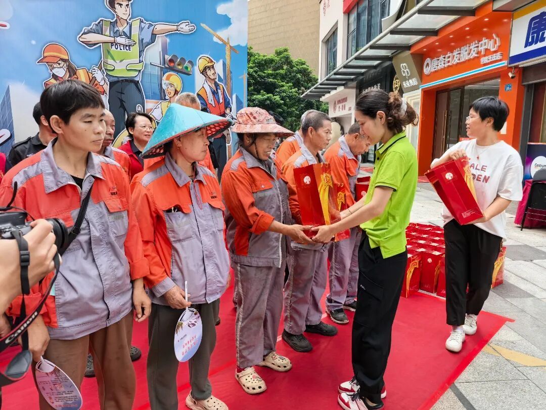 文明实践在晋安|高温送清凉,关爱烈日下最可爱的人 文明实践在晋安|高温送清凉,关爱烈日下最可爱的人