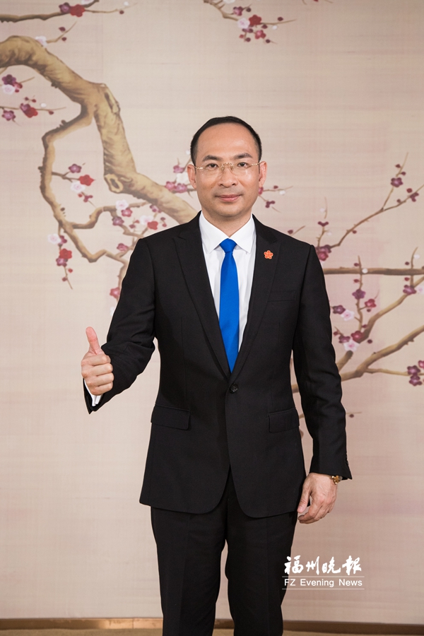 吴华新:三十余载深耕绿色新材料 吴华新:三十余载深耕绿色新材料