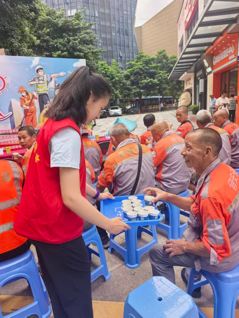 文明实践在晋安|高温送清凉,关爱烈日下最可爱的人 文明实践在晋安|高温送清凉,关爱烈日下最可爱的人