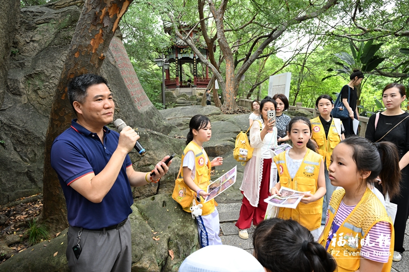 “福小榕看城市&福州晚报写作训练营”主题研学实践活动走进乌山 “福小榕看城市&福州晚报写作训练营”主题研学实践活动走进乌山
