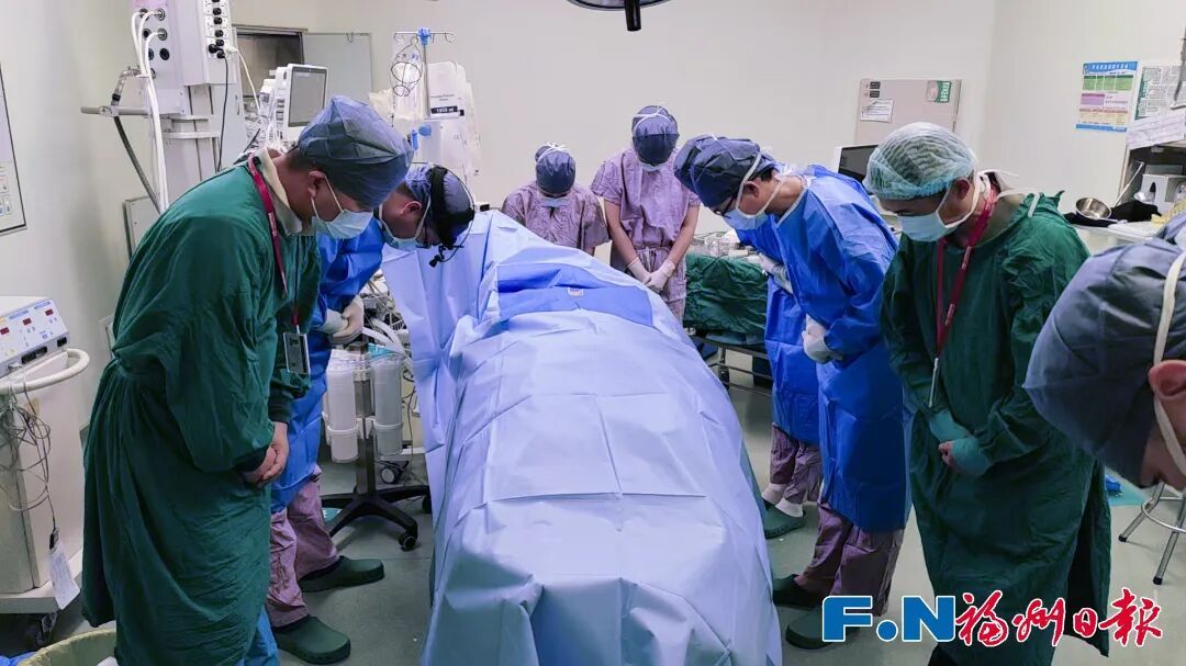 25岁福州青年意外离世 母亲与幼弟含泪签字同意捐献其器官