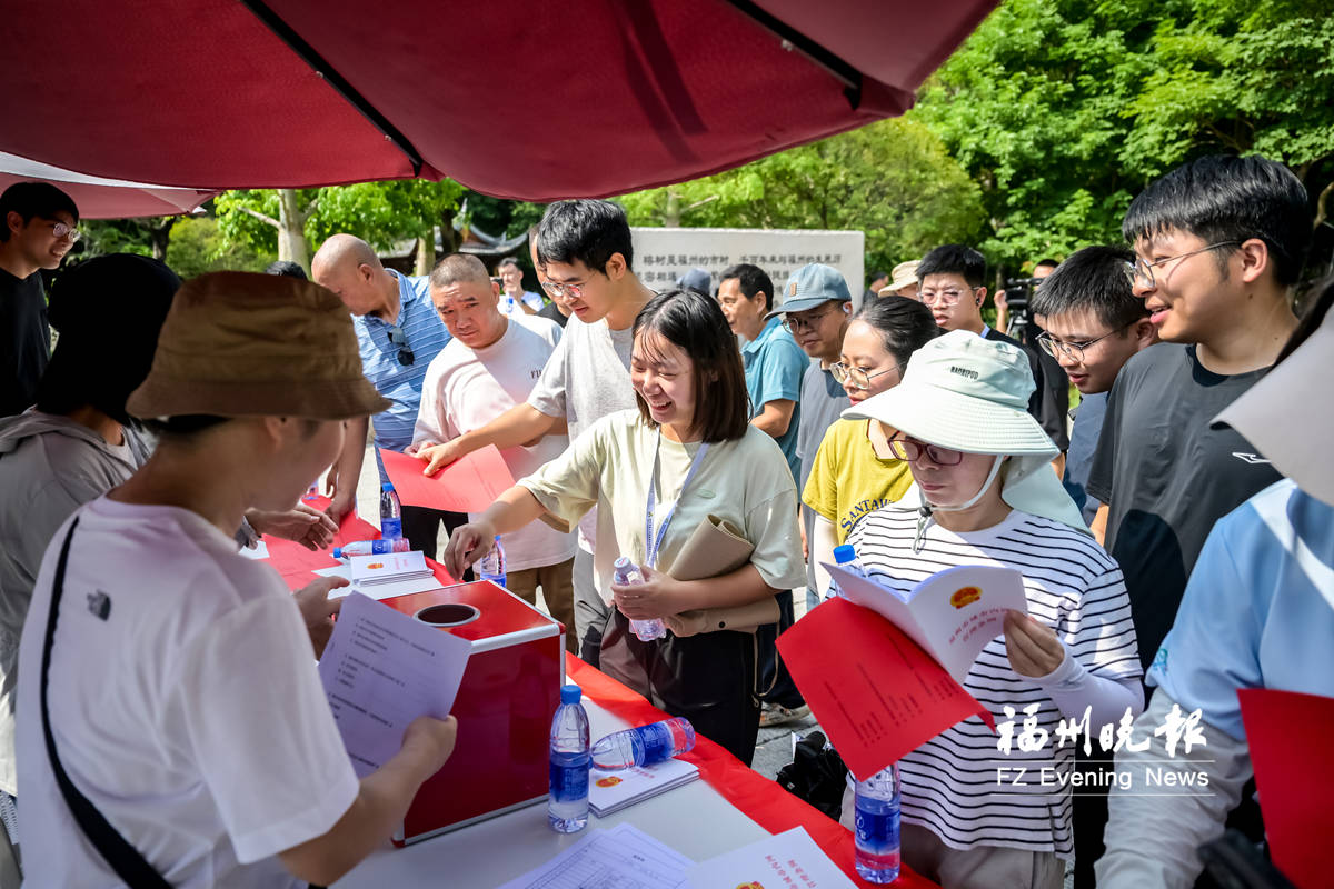 《福州市城市内河管理条例》15日起施行 乱丢固体废物最高罚100万元 《福州市城市内河管理条例》15日起施行 乱丢固体废物最高罚100万元