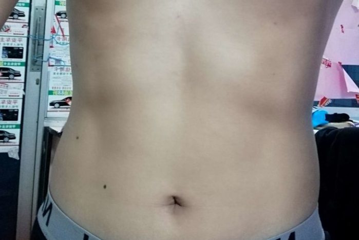 腹肌刚开始显现的样子