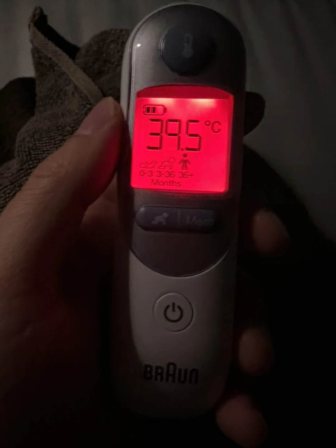 小儿发烧肺炎怎么治疗_儿童肺炎治疗过程中反复发烧_小儿肺炎发烧