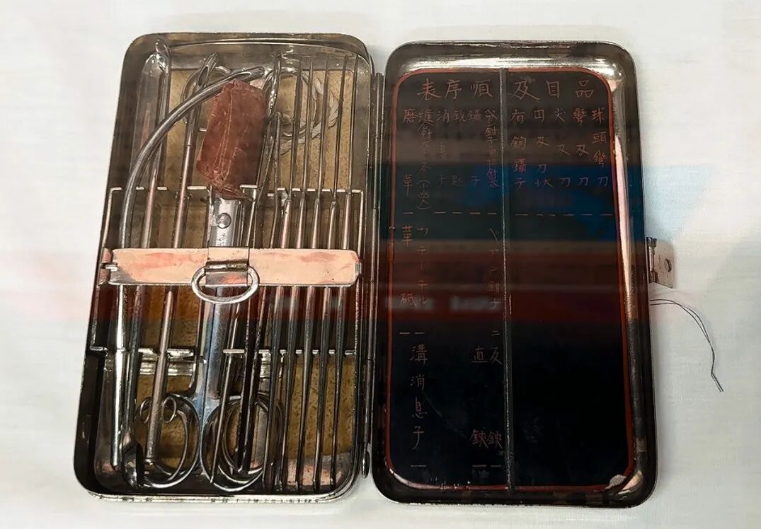 七三一部队原队员胡桃泽正邦在七三一部队期间进行人体解剖时使用的器具