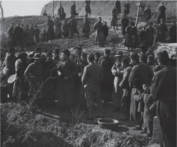 江南水泥厂难民收容所内的难民