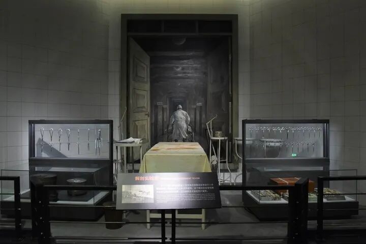 侵华日军第七三一部队罪证陈列馆展出的解剖实验场景